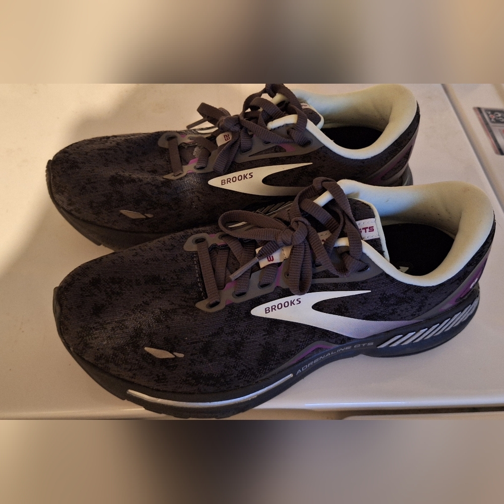 Brooks Adrelane GTS 23 Athletic Sneakers